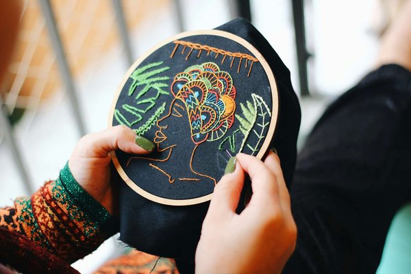 Comment découvrir les traditions artisanales de la broderie en Éthiopie ?